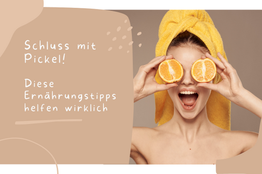 Frau mit reiner Haut berührt entspannt ihr Gesicht – Text: ‚Schluss mit Pickel! Diese Ernährungstipps helfen wirklich‘. Gesunde Ernährung für eine klare Haut.