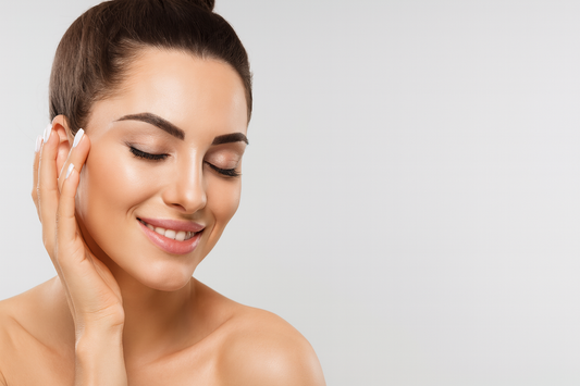 Pickel effektiv ohne teure Produkte loswerden: Entdecke einfache Hausmittel, Pflegeroutinen und Alltagstipps, die deine Haut beruhigen und sichtbar klären.