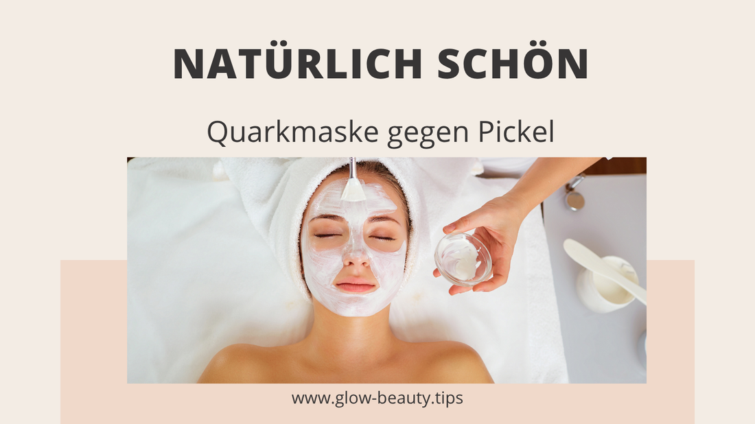 Frau mit Quarkmaske im Gesicht – natürliche Hautpflege gegen Pickel mit Quark