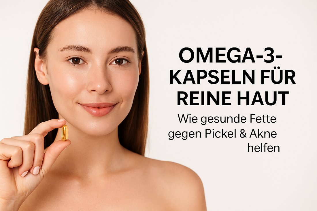 Junge Frau mit gesunder, strahlender Haut hält eine goldene Omega-3-Kapsel in der Hand – Symbol für natürliche Hautpflege von innen.